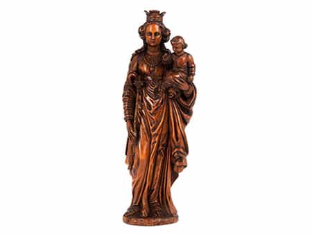 Schnitzfigur einer Madonna mit dem Kind