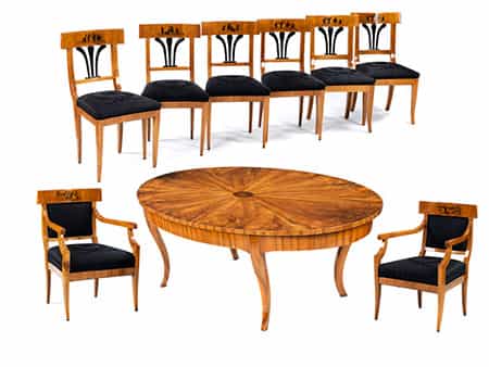 Sitzgarnitur mit Tisch, Stühlen und Armlehnstühlen