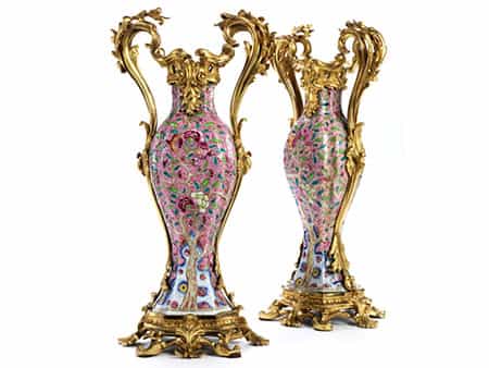 Paar chinesische Famille Rose-Vasen aus bedeutender Provenienz