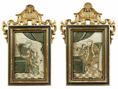 Paar große gerahmte Spiegelbilder unter Vellum und Pergament