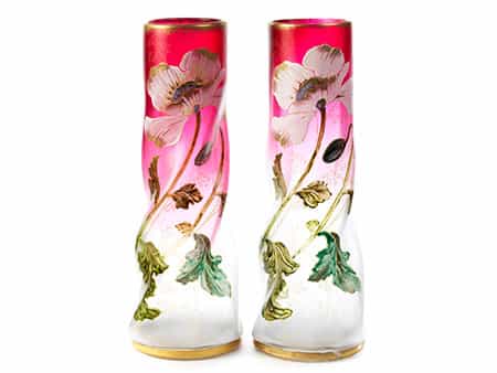 Paar Jugendstil-Vasen mit Blütendekor