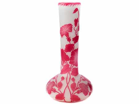 Keulenförmige Vase mit Wickendekor
