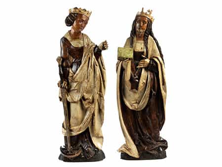 Paar im Hochrelief geschnitzte weibliche Heiligenfiguren