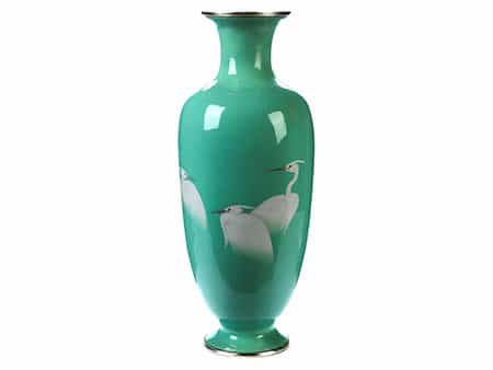 Japanische emaillierte Vase mit Reiherdekor