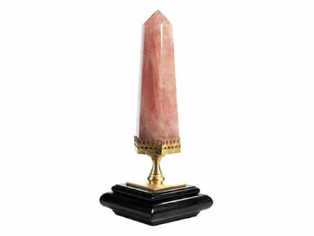 Tief-rosafarbener Felsenkristall