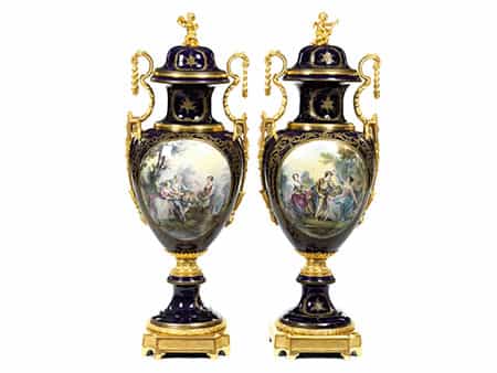 Paar große dekorative Vasen