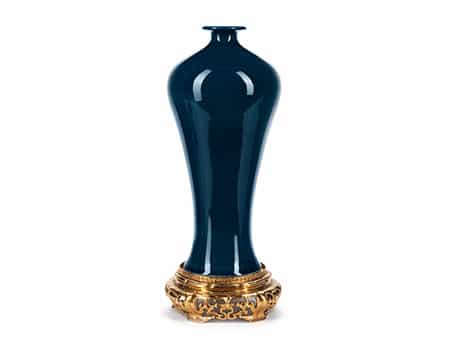 Meiping-Vase auf vergoldeter Basis