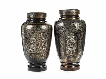 Ein Paar persische Vasen
