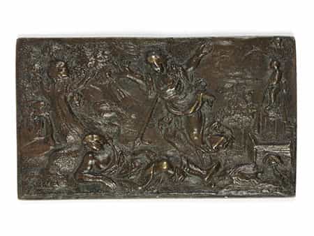 Bronzeplakette mit Reliefdarstellung der antiken Sage vom Liebespaar Pyramus und Thisbe in Landschaft