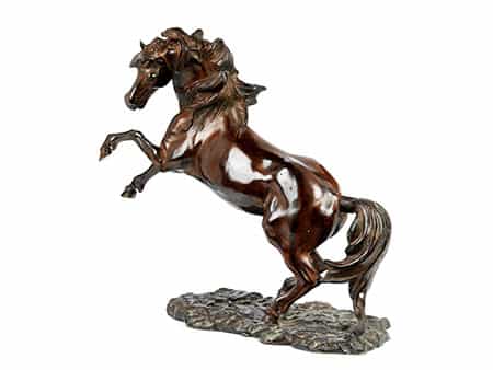 Bronzefigur eines sich aufbäumenden Pferdes