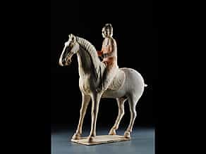 Pferd mit Reiter der Tang-Dynastie