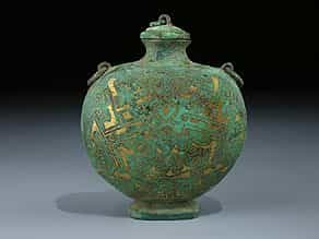 Kleine Pilgerflasche der Han-Dynastie (Abb. links)