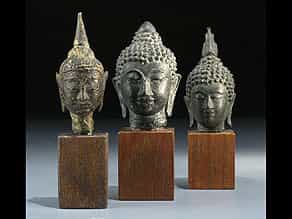 Drei Buddha-Köpfe