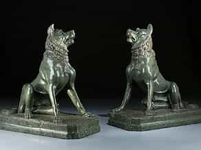 Paar Skulpturen von Hunden aus Serpentinstein