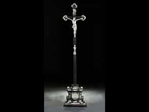 Großes Cruzifix mit Silber-Corpus Christi