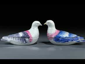 Zwei Keramik-Tauben