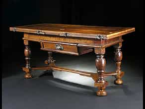 Seltener barocker Tisch mit klappbarer Platte