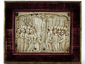 Gotische Bildtafel mit Reliefschnitzerei in Elfenbein