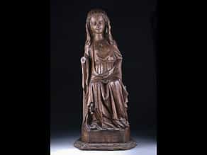 Schnitzfigur einer frühgotischen Madonna