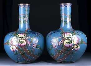Paar bedeutende Cloisonnée Vasen