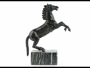 Bronzefigur eines springenden Pferdes
