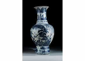 Große China-Vase in Balusterform