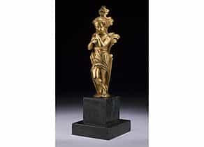 Feuervergoldete Bronzefigur eines flöteblasenden Knäbleins