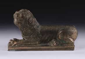 Bronzegussfigur eines liegenden Löwen, Italien, 16. Jahrhundert