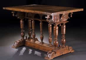 Französischer Renaissance-Tisch in Nussbaumholz