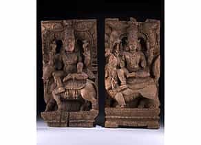 Paar indische Gottheiten-Darstellungen im Hochrelief