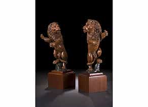 Paar geschnitzte Löwen, 17./ 18. Jahrhundert