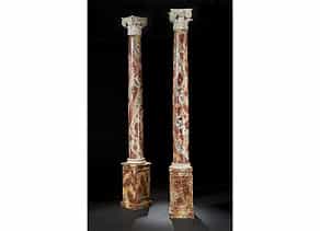 Paar marmorierte Säulen