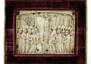 Gotische Bildtafel mit Reliefschnitzerei in Elfenbein