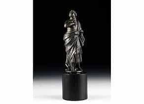 Kleine Bronzefigur des Heiligen Johannes Evangelist