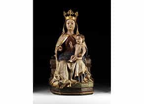 Schnitzfigur einer thronenden Madonna mit Kind