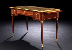 Kleiner Louis XVI-Schreibtisch in Mahagoni mit vergoldetem Beschlagwerk