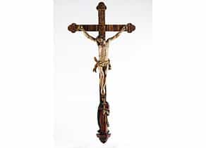 Kreuz mit Corpus Christi und Madonnenfigur