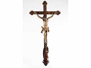 Kreuz mit Corpus Christi und Madonnenfigur