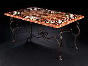 Großer Tisch mit Pietra Dura-Platte und kunstvoll geschmiedetem Eisengestell
