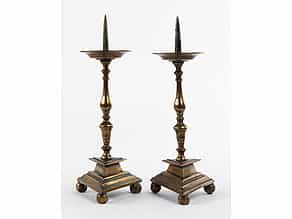 Paar Bronze-Tischkerzenleuchter