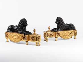 Paar teilvergoldete Kaminböcke mit Löwenfiguren