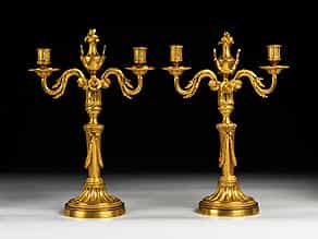 Paar feuervergoldete Louis XVI-Tischleuchter