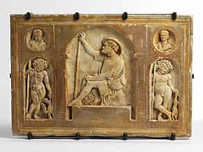 Reliefplatte mit figürlichen Darstellungen und römisch-lateinischer Aufschrift