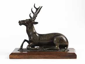 Bronzefigur eines liegenden Hirsches