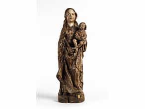 Gotische Schnitzfigur einer Madonna mit Kind