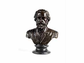 Bronzefigur des Komponisten Guiseppe Verdi