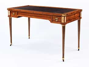 Eleganter französischer Spieltisch des ausgehenden 18. Jahrhunderts