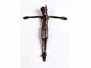 † Romanisches Bronzekruzifix