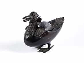 Chinesisches Bronzegefäß in Form einer Ente