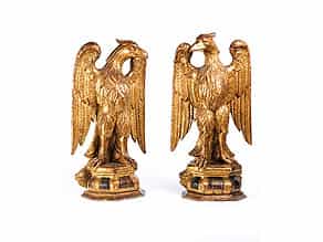 Paar geschnitzte und vergoldete Adlerfiguren